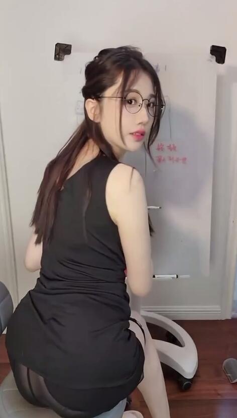 吃瓜# 我老师也长这样，我成绩会差吗？