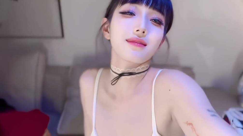 这妹子太有感觉了，想干她吗