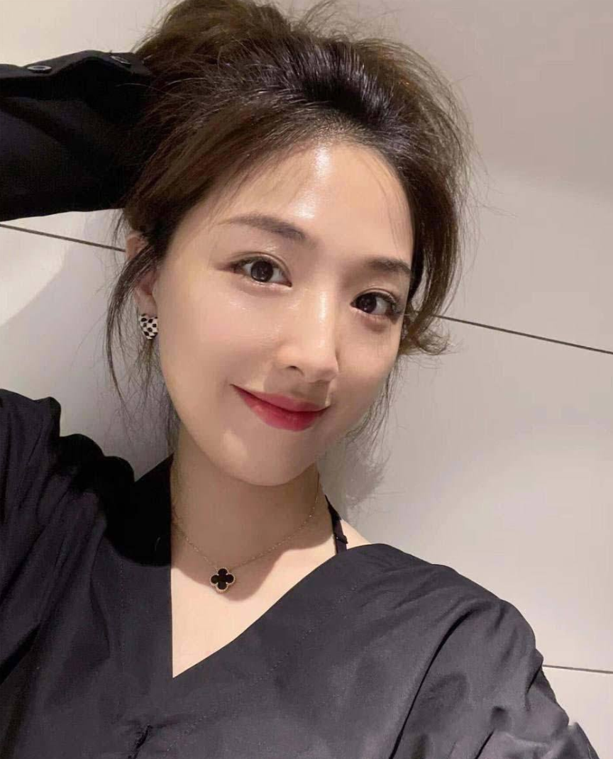#李瑾姸 无锡美容院美女老板娘 李瑾姸 网上到处聊骚发祼照 奔现约炮视频被曝光！  第4张