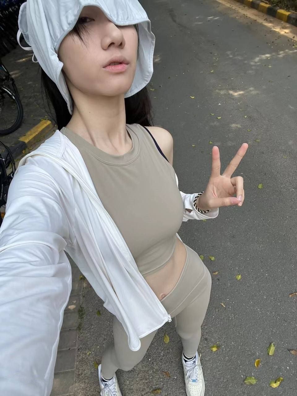 #吃瓜 网红少妇 被内射后带着满满一骚穴精液回家，不知道会不会被她老公发现！  第3张