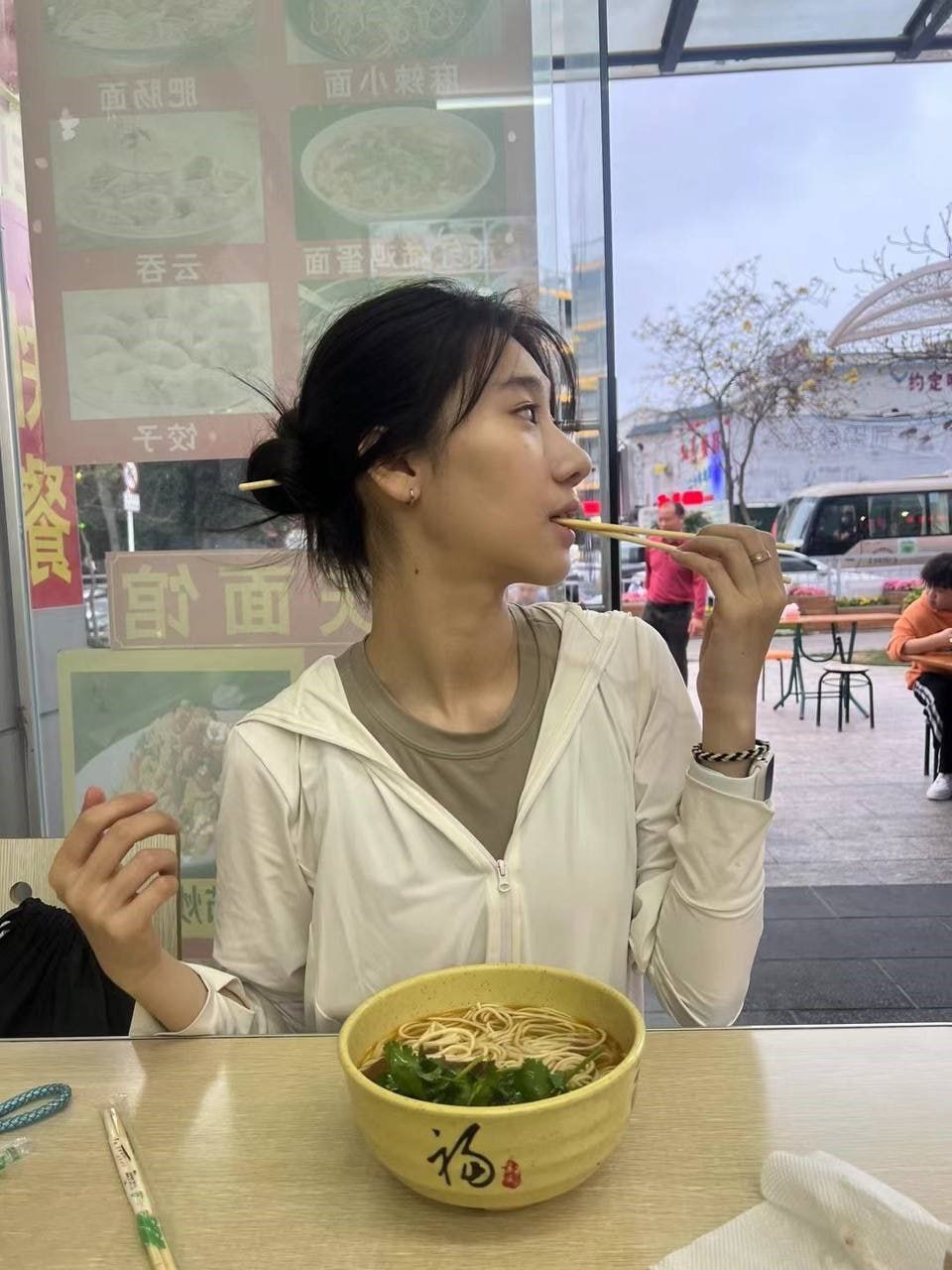 #吃瓜 网红少妇 被内射后带着满满一骚穴精液回家，不知道会不会被她老公发现！  第4张